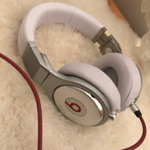 SOLD ON FACEBOOK! Beats Headphones - Picture 4 of 4